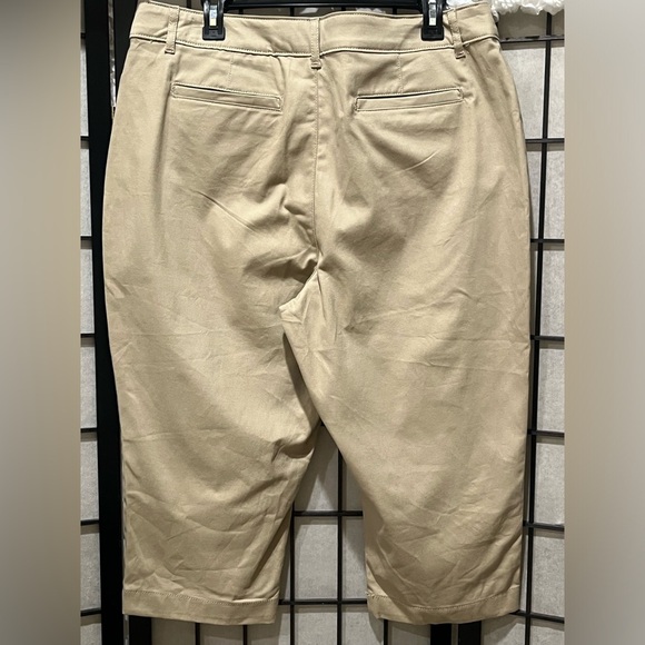 St. John's Bay MIDRISE CAPRI, EASY FIT HIKING, WOMEN SIZE 16 - Picture 6 of 11